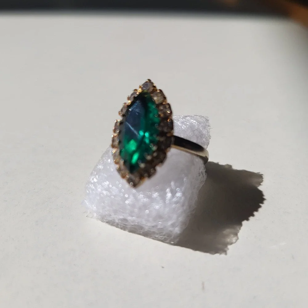 Vintage Marquise Emerald Green Glass Rhinestone Cocktail Ring Size 6 Silver - Picture 7 of 10